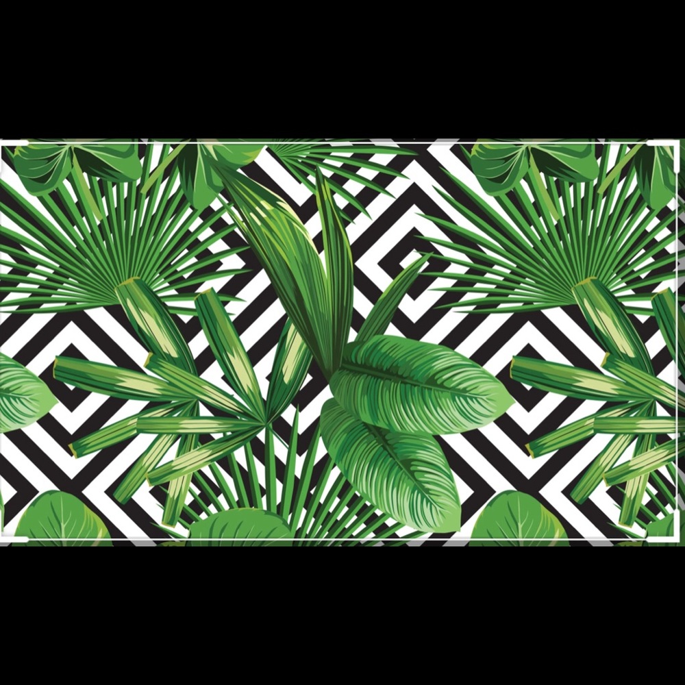 Meet your Poshers, Ana and Mia